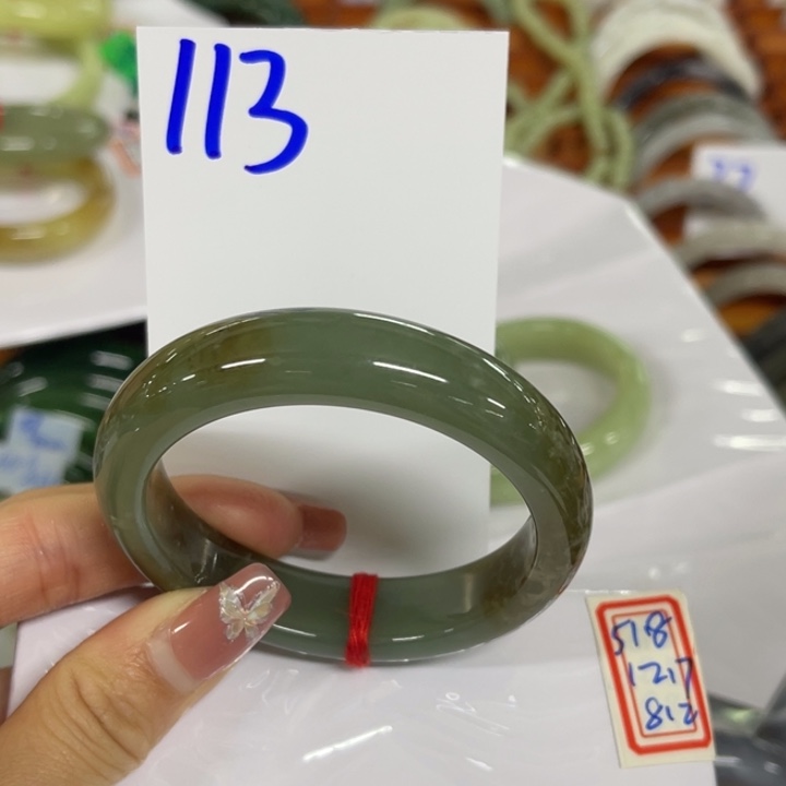 和田玉未镶嵌手镯