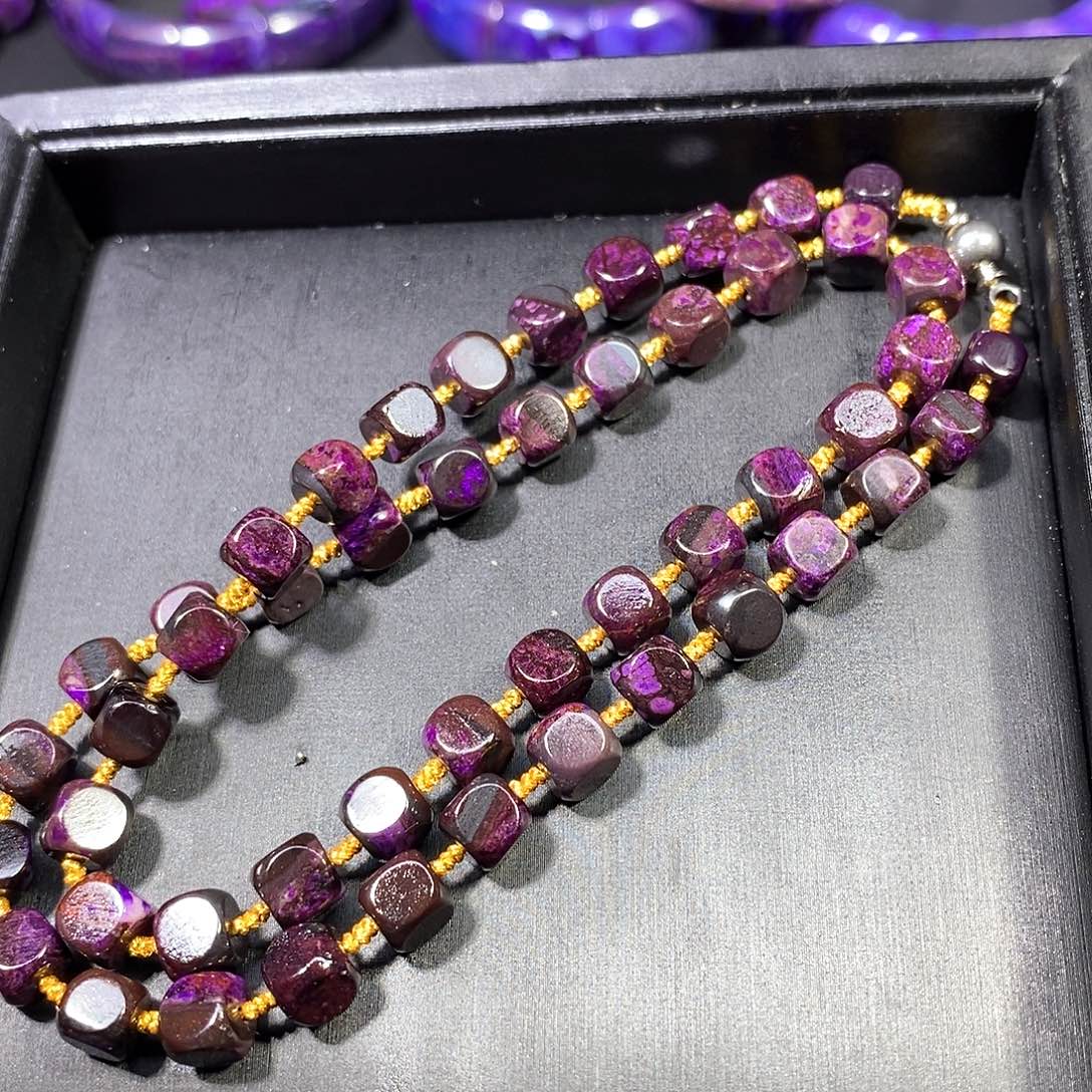 苏纪石（舒俱来）未镶嵌南非舒俱来老油紫魔方珠项链