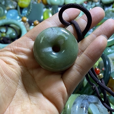 和田玉颈饰未镶嵌挂件