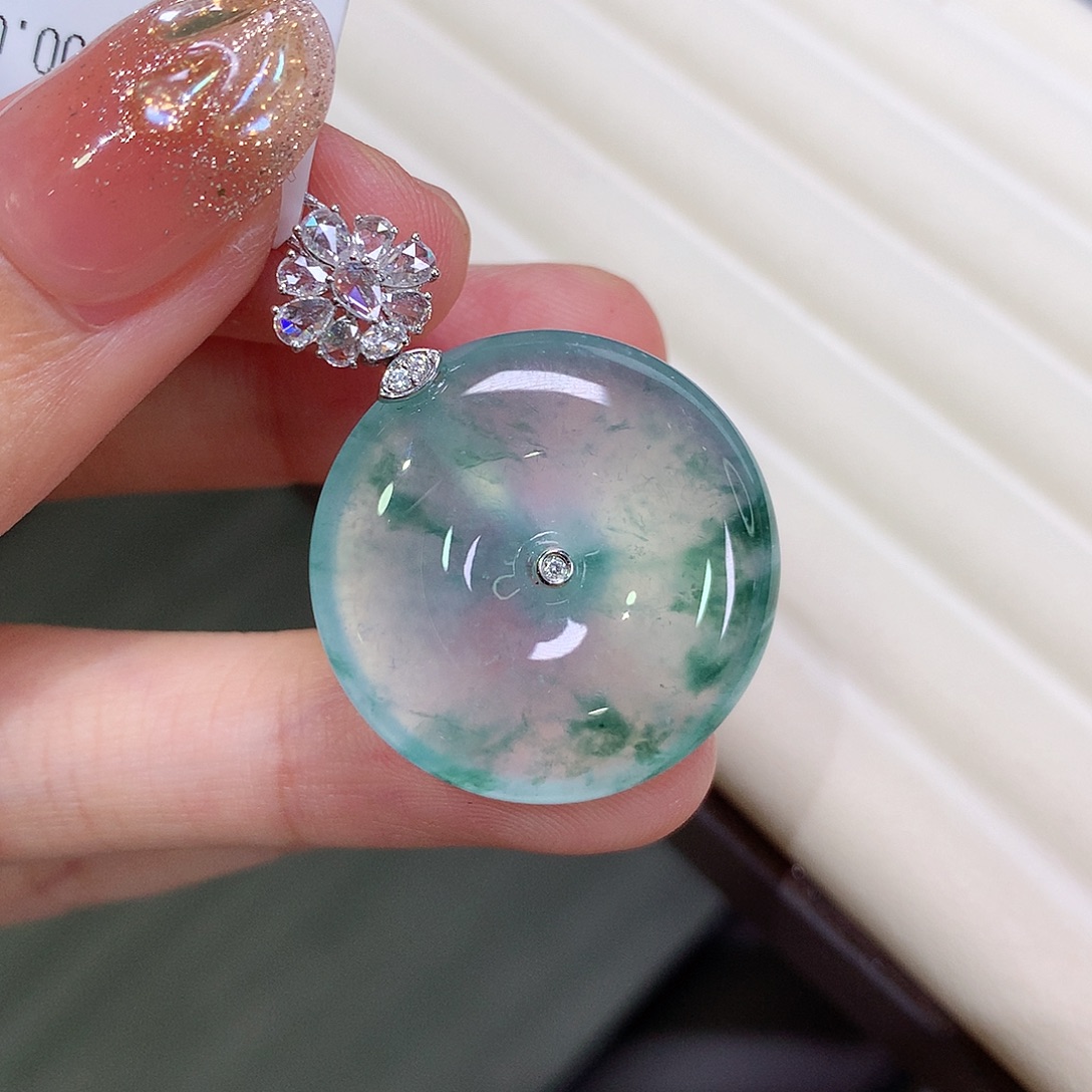 翡翠18K金镶嵌颈饰