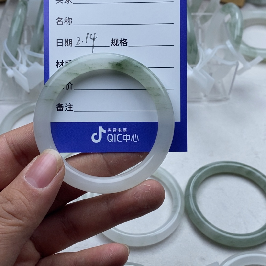 石英质玉手镯未镶嵌小**晴017