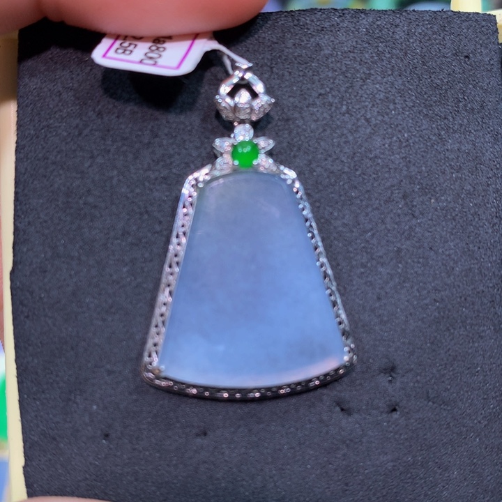 翡翠18K金镶嵌颈饰翡翠