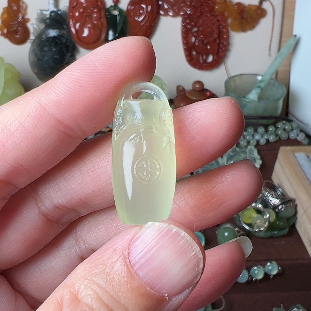 蛇纹石玉吊坠(赠链)未镶嵌