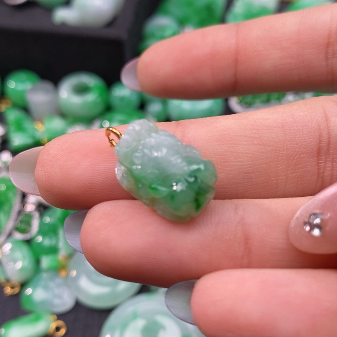 翡翠颈饰18K金镶嵌翡翠