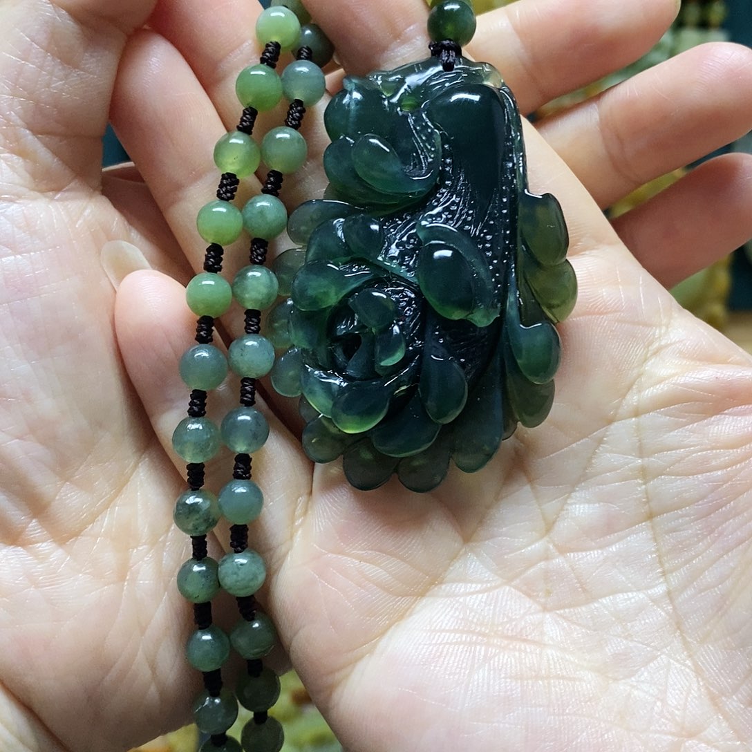 岫玉未镶嵌吊坠(赠链)