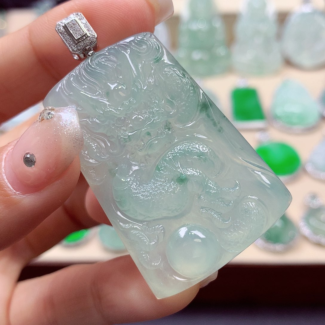 翡翠颈饰18K金镶嵌骑***子翡翠