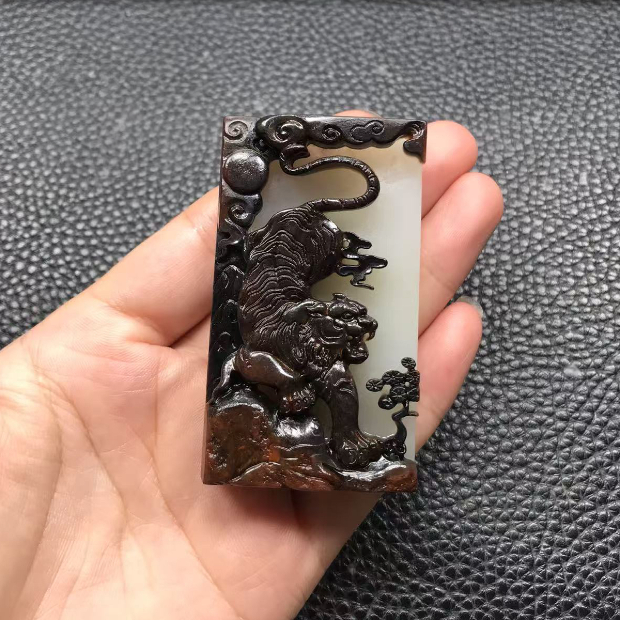 和田玉老虎，实物漂亮，