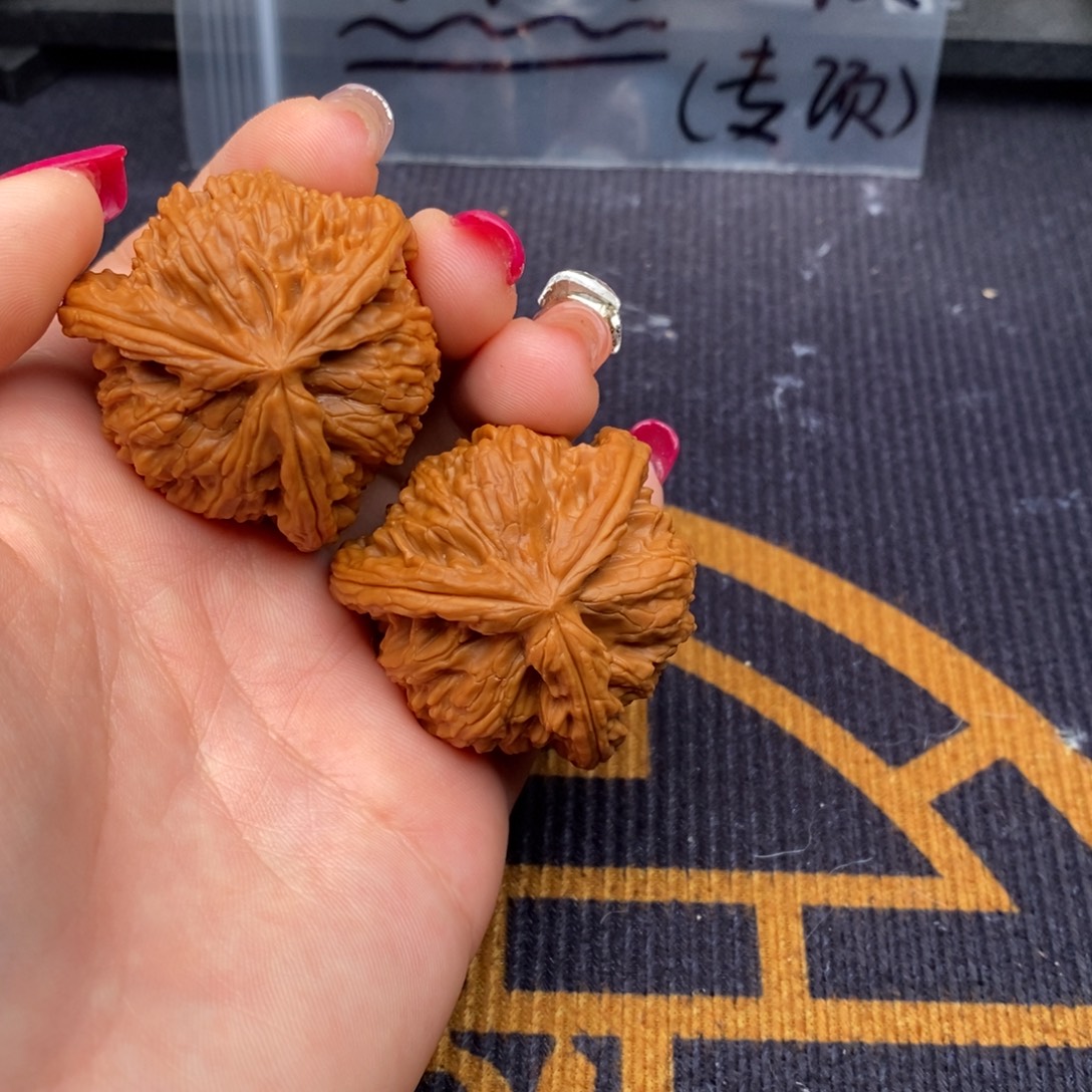 河****文玩核桃把件白狮子