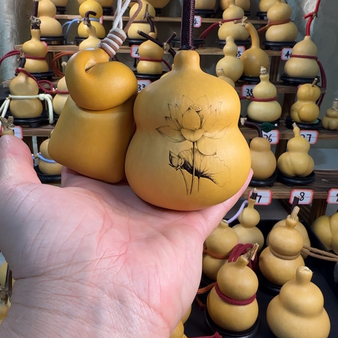 木质精品葫芦2把。xcvbbb