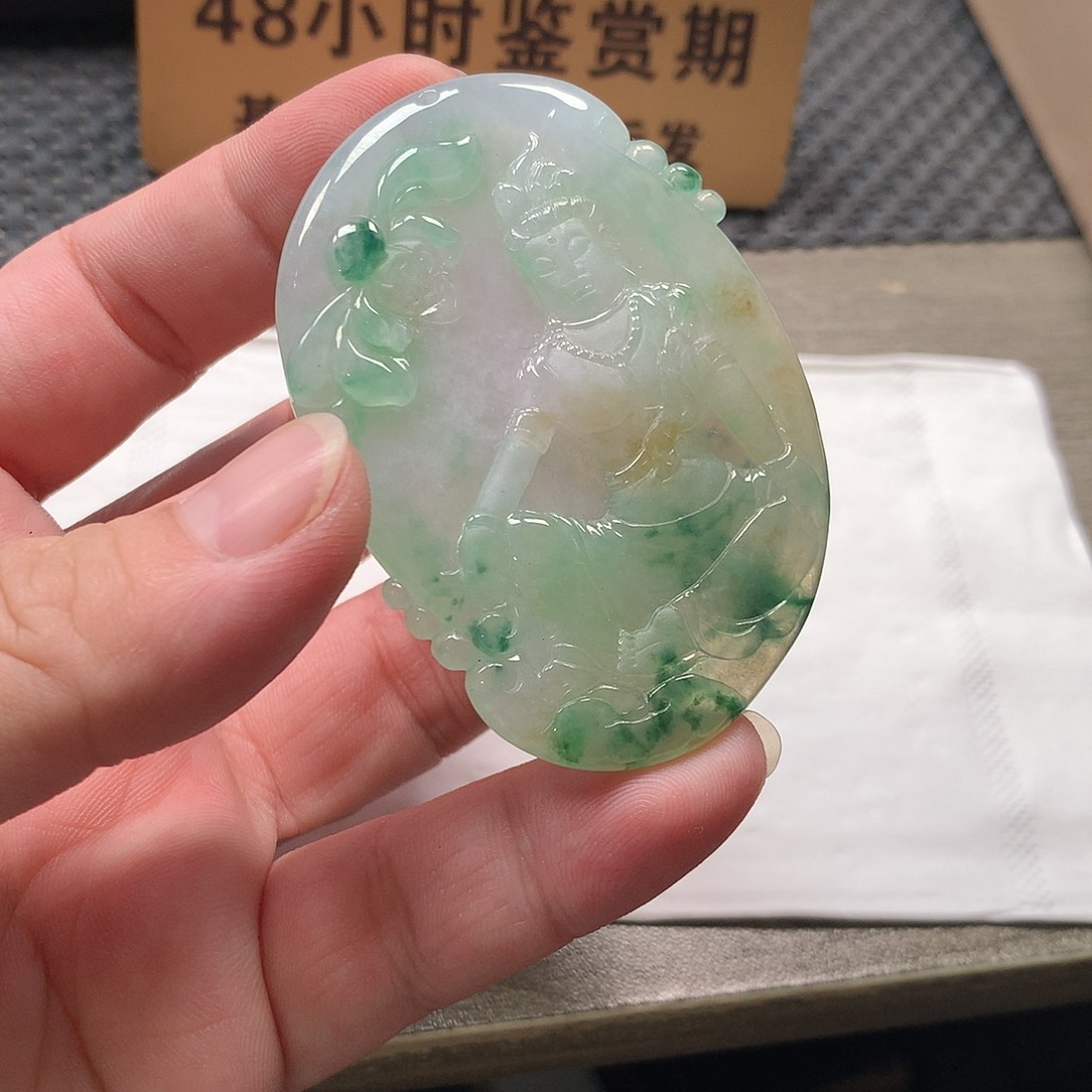 颈饰未镶嵌翡翠观音