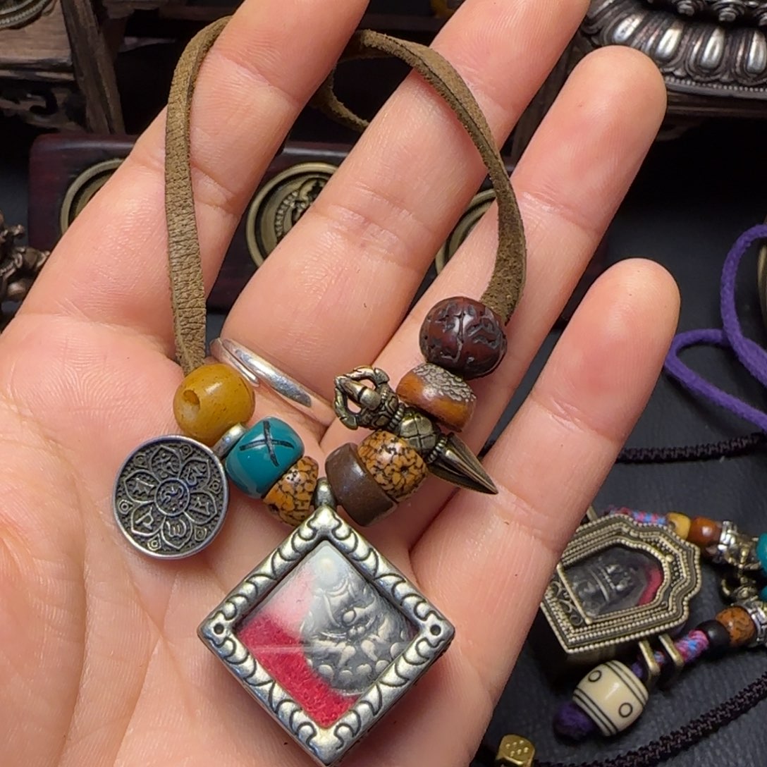 李***噻泥塑藏传牌子……藏传牌子