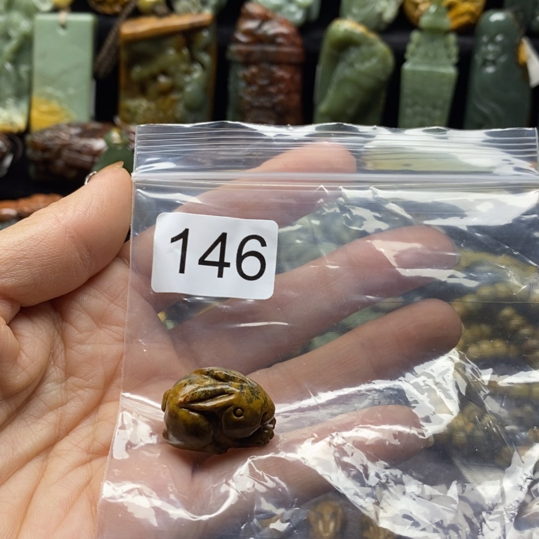 未镶嵌岫岩河磨玉（透闪石质玉）把件水****和