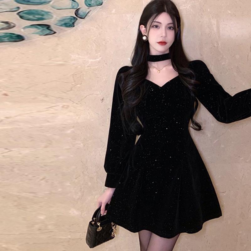 【柚一】法式黑色连衣裙女春季高级感赫本风新年修身连衣裙D0256