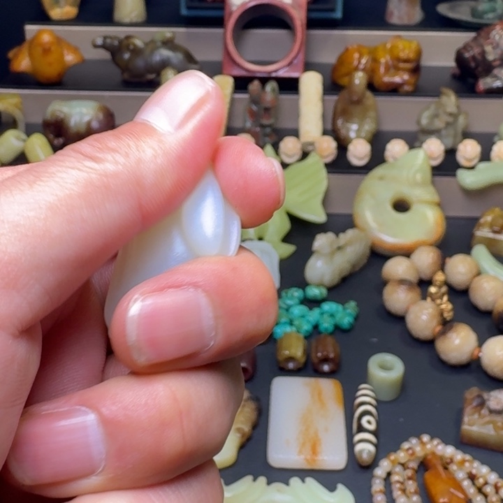 浙***海和田玉未镶嵌颈饰