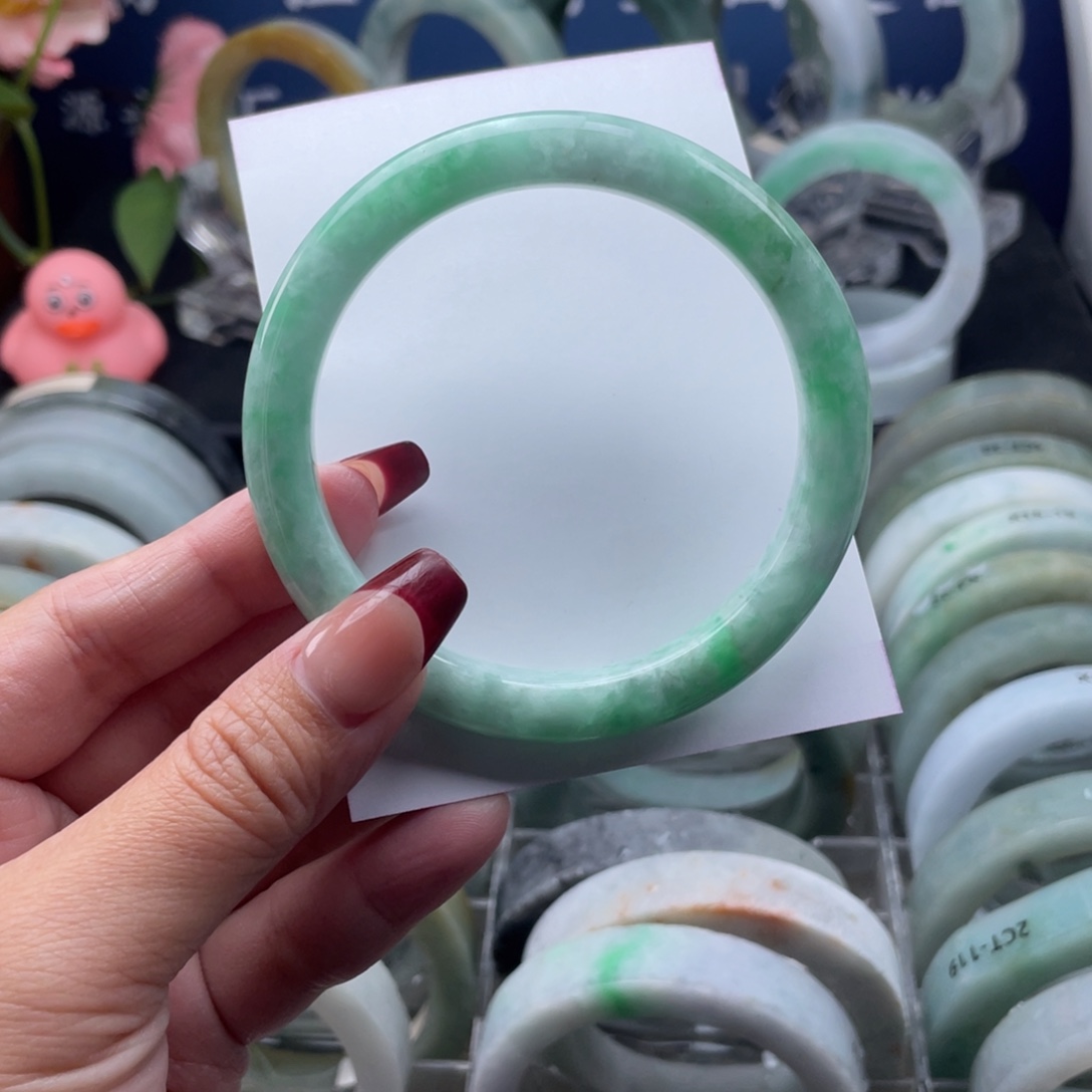 定制翡翠未镶嵌翡翠手镯