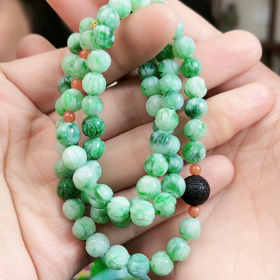 翡翠颈饰未镶嵌项链