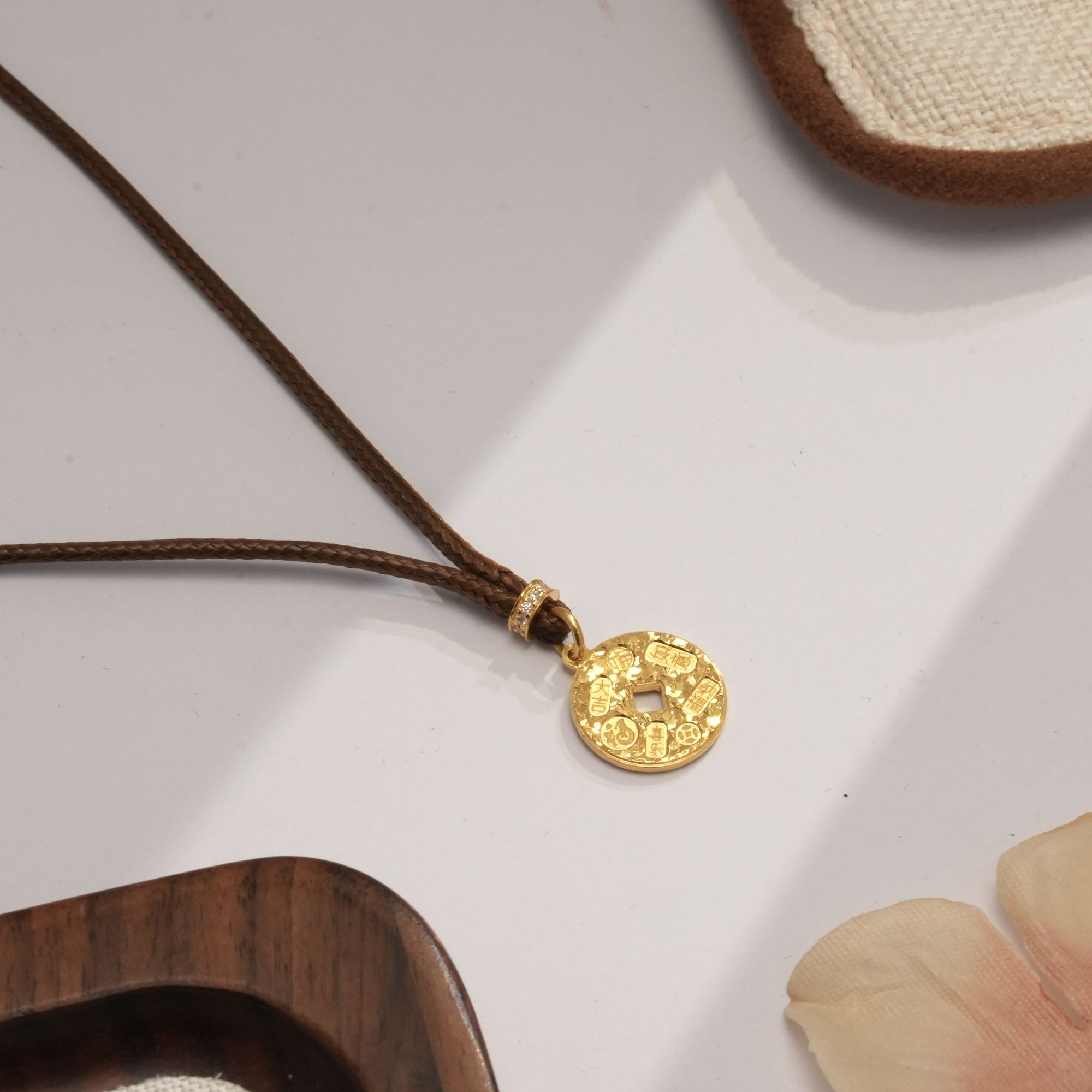 真真-Y/G【吉言钱币点钻编绳吊坠】--足金999精工5D（附加88/0）