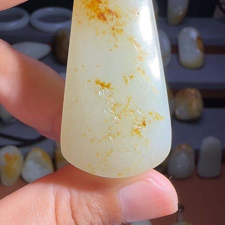 恒***宇和田玉未镶嵌颈饰