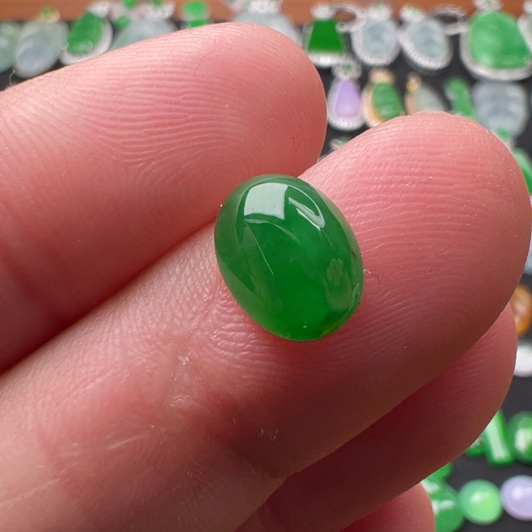 翡翠颈饰未镶嵌蛋面9.7