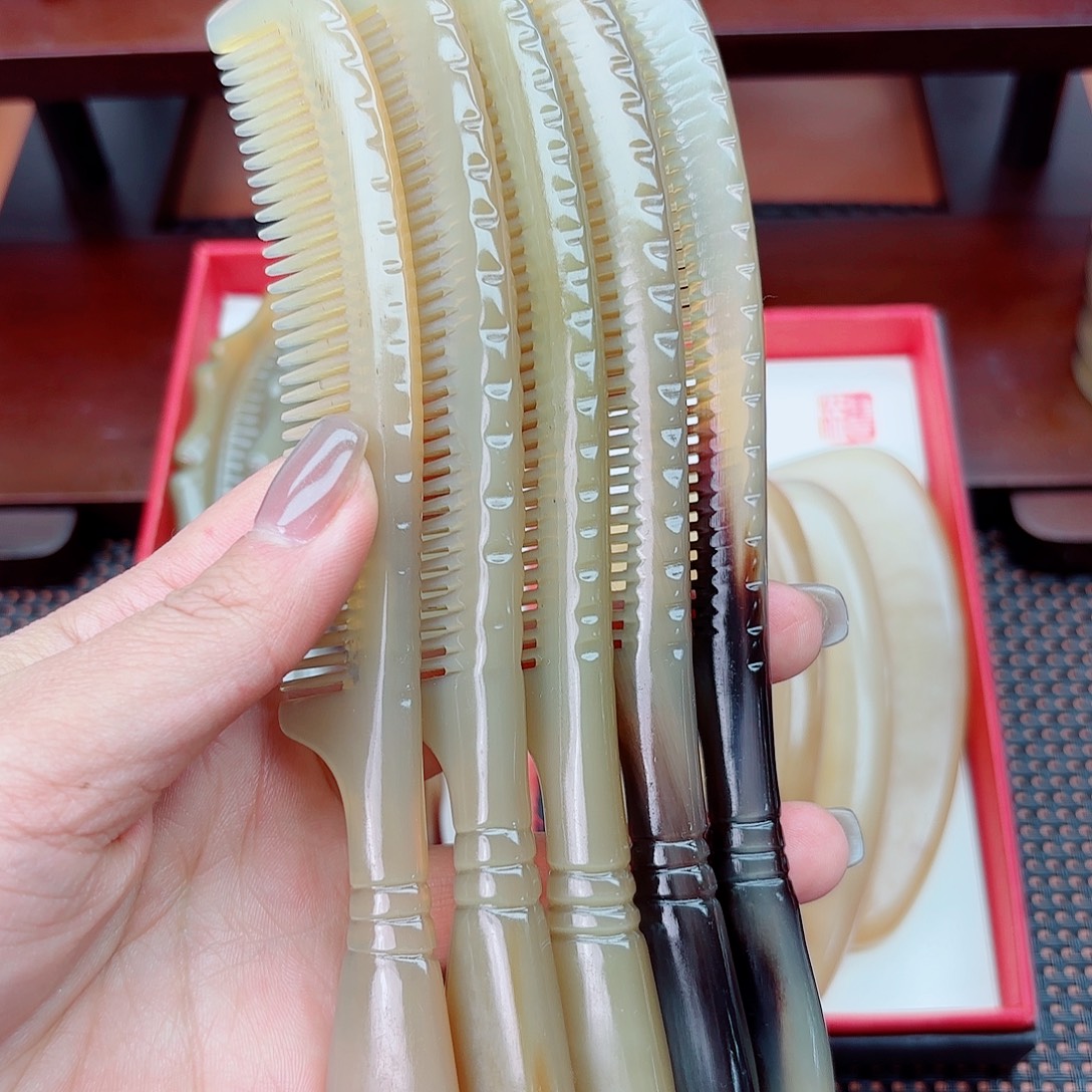 纯手工制作纯牛角梳子