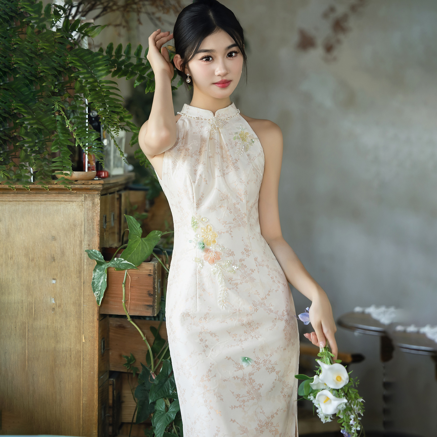 旗袍绝美订婚晚礼服裙2025新款轻奢小众高端高级感平时订婚礼服女