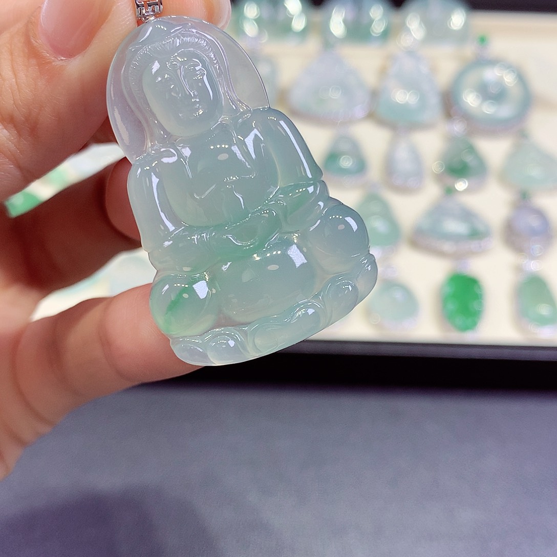 翡翠18K金镶嵌颈饰翡翠