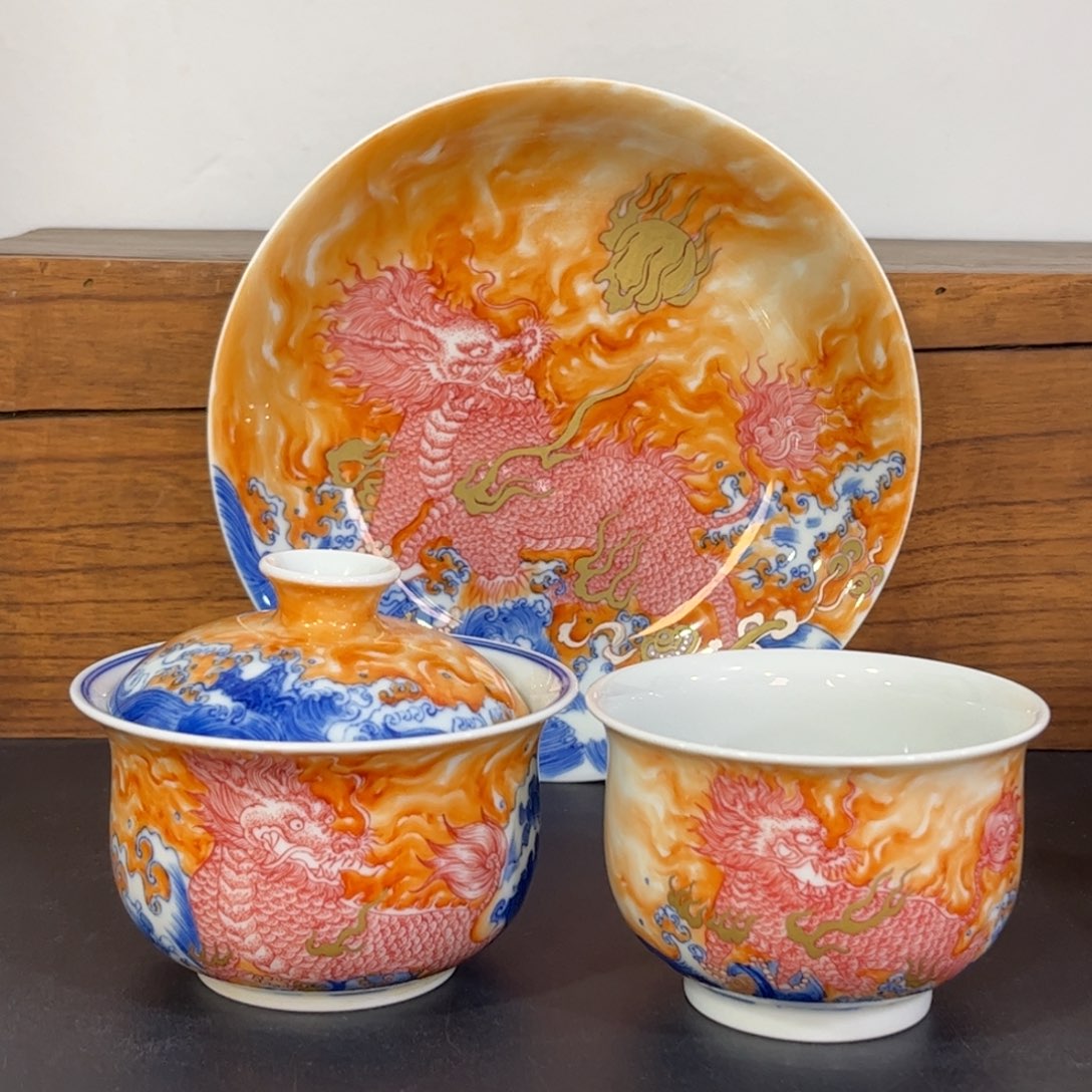 青花矾红错金银麒麟三件套 可拆分