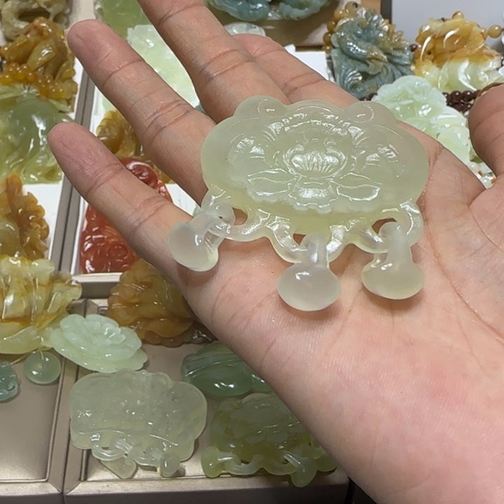 蛇纹石玉吊坠未镶嵌