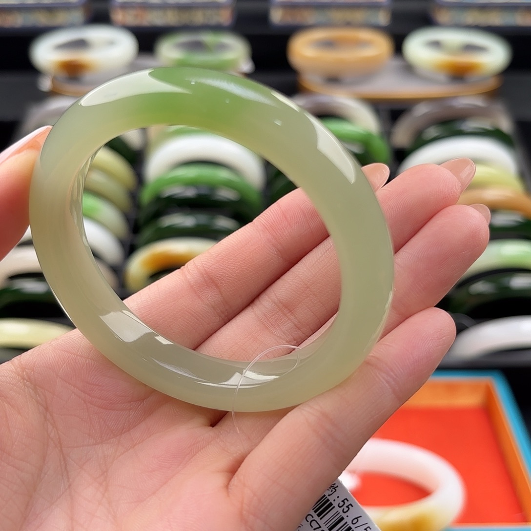 和田玉未镶嵌手镯55.6高货性价比！一口靓翠