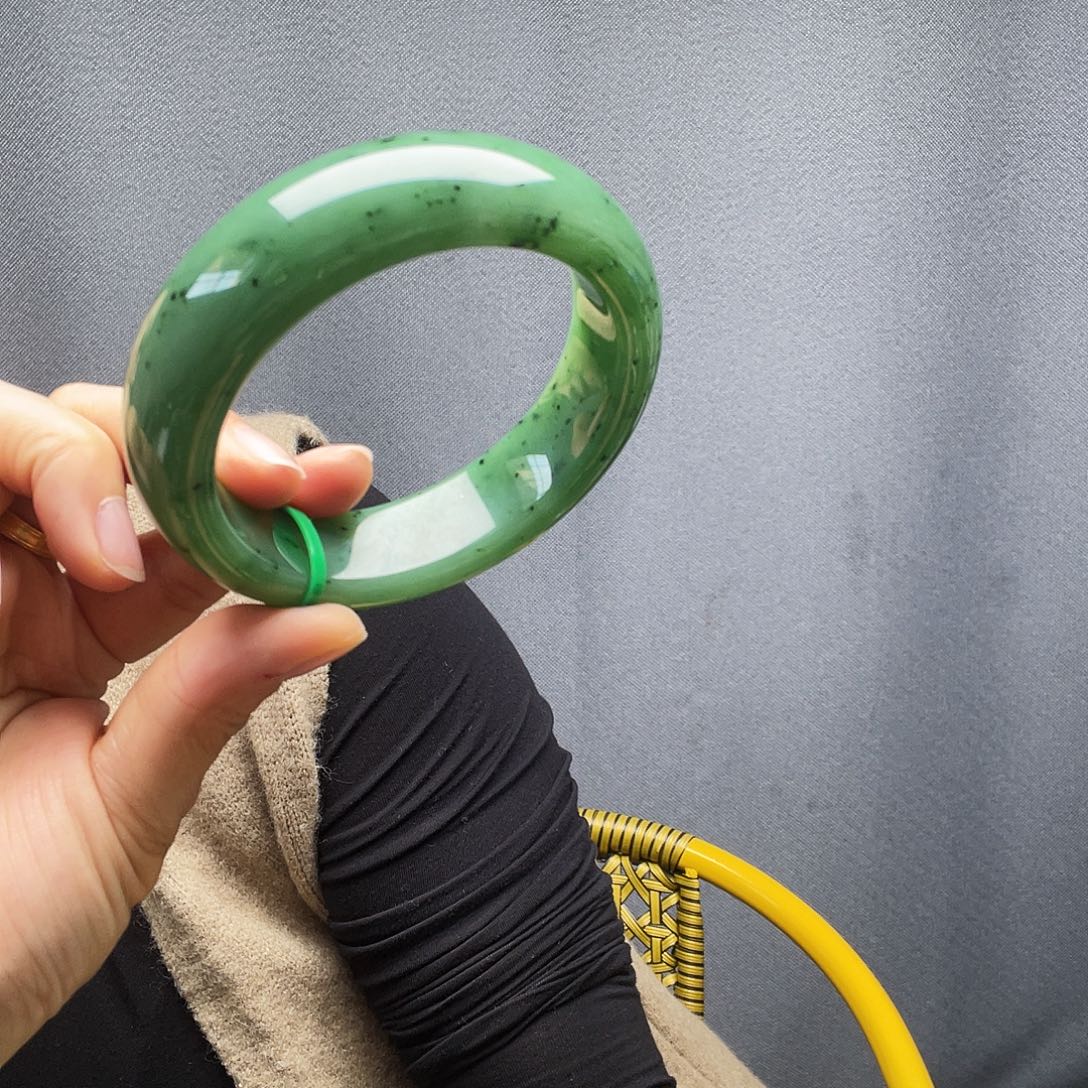 潘***萱和田玉未镶嵌手镯