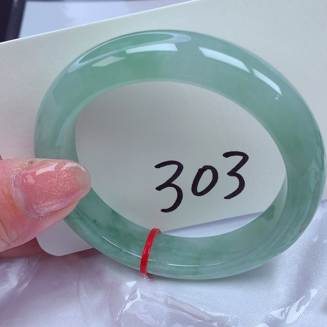 翡翠手镯未镶嵌翡翠