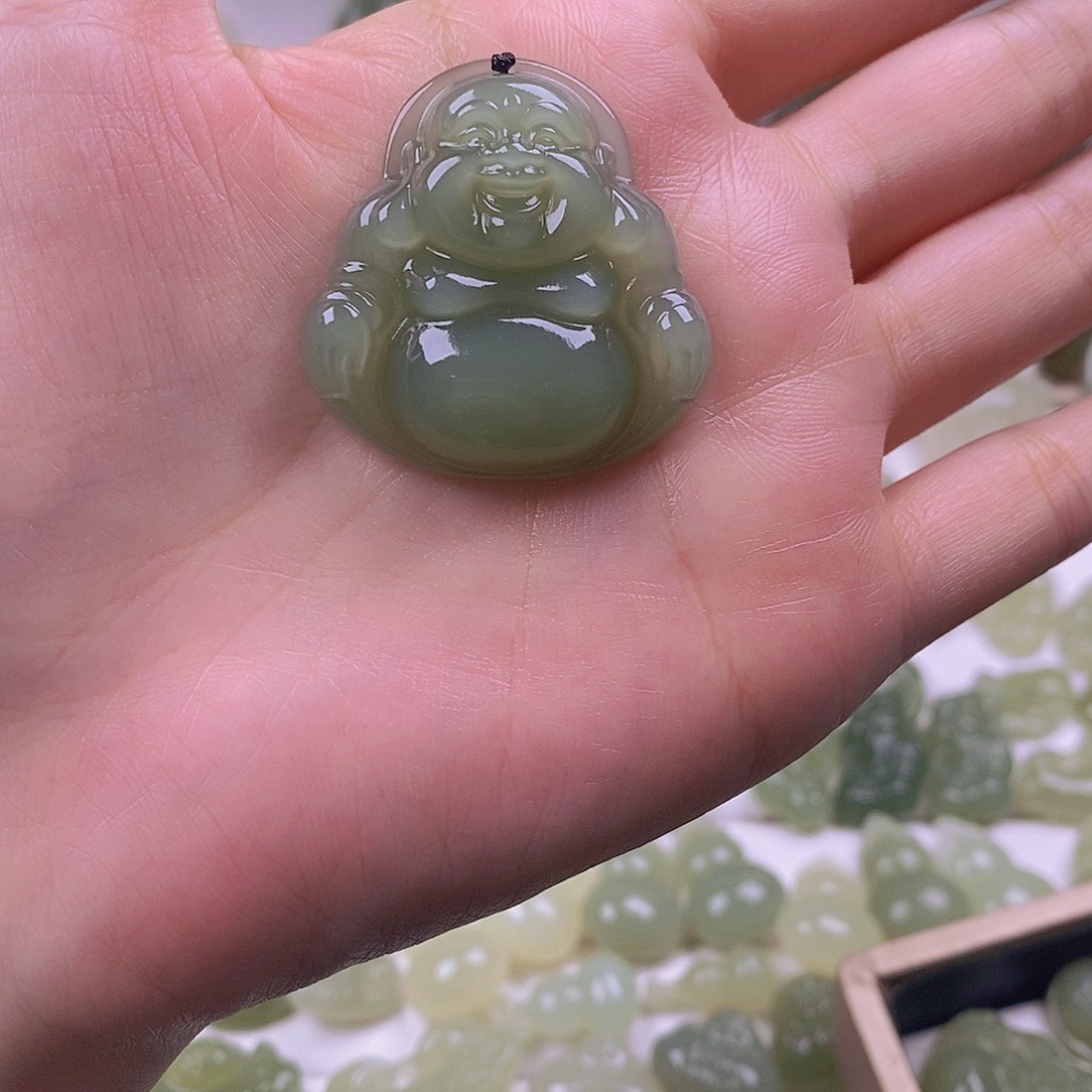 C***H和田玉未镶嵌颈饰