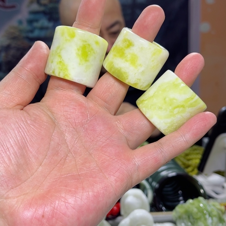 蛇纹石玉扳指多样性发货未镶嵌