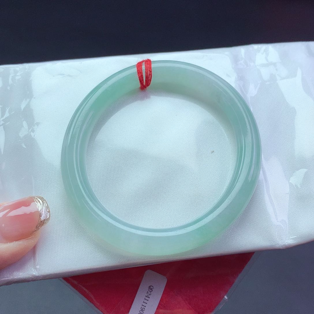 【闪购商品】翡翠手镯未镶嵌贵妃a 1101403