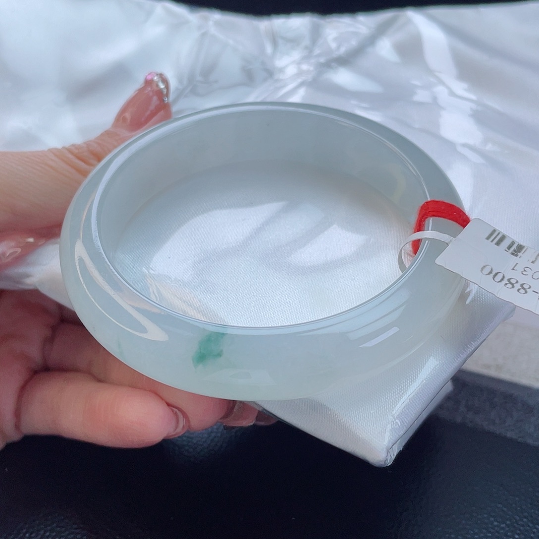 翡翠手镯未镶嵌翡翠