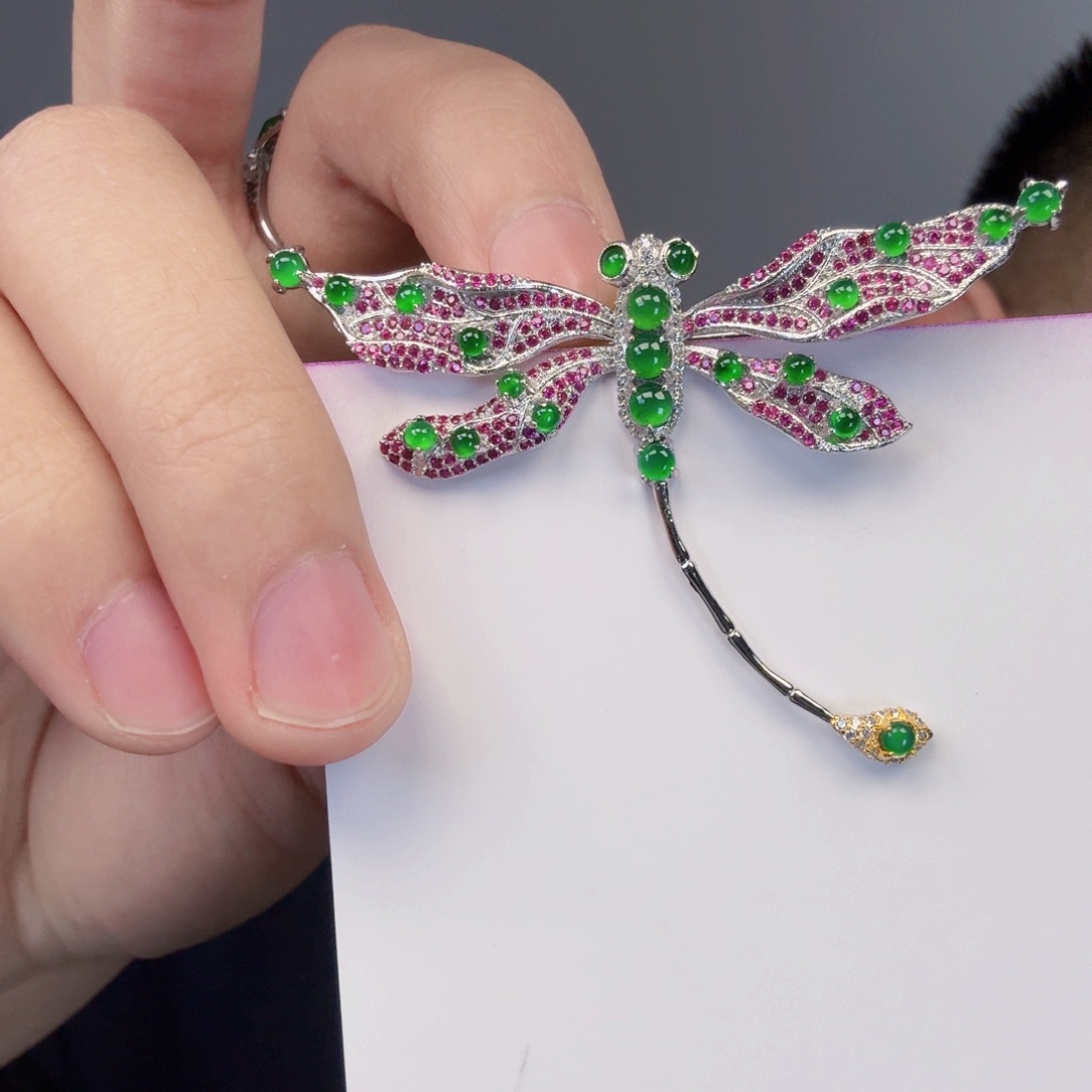 翡翠颈饰未镶嵌一件