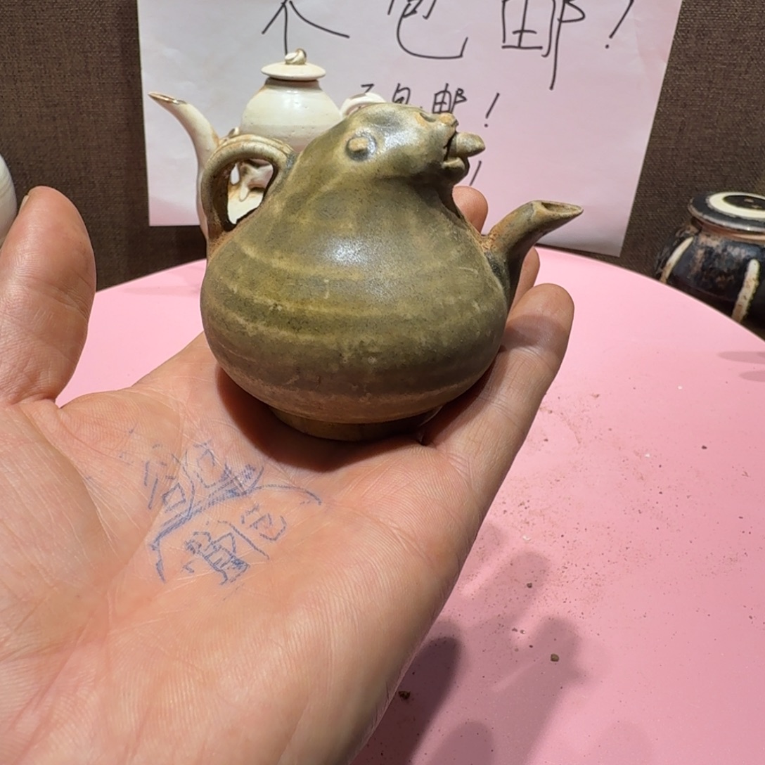 陶其他漂亮的小瓷瓶子