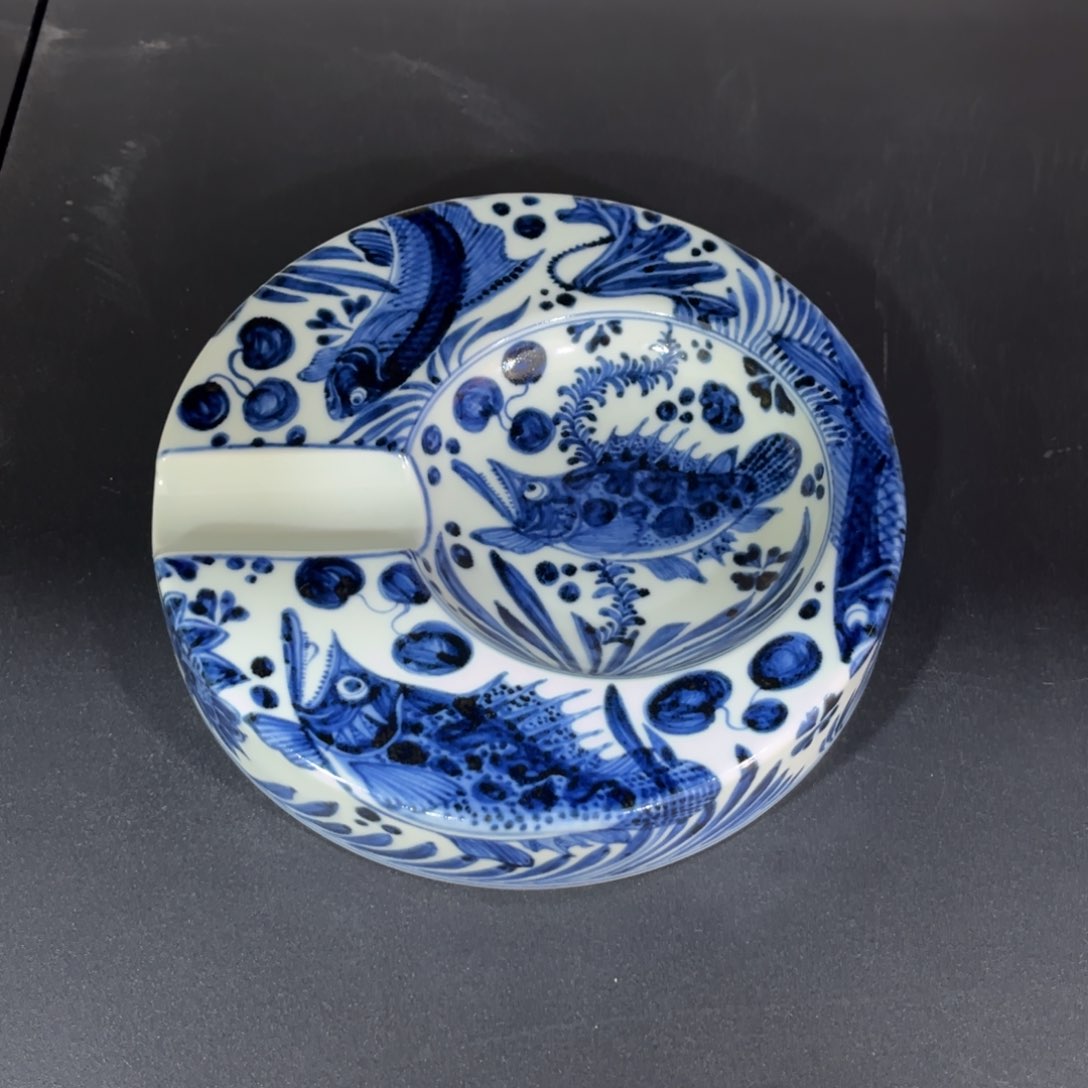 手绘仿元鱼藻烟灰缸