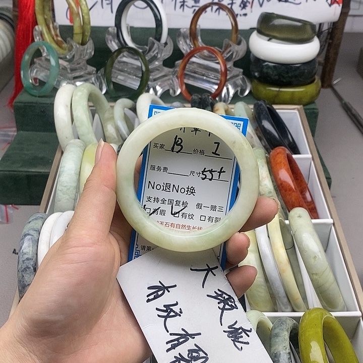 蛇纹石玉未镶嵌手镯