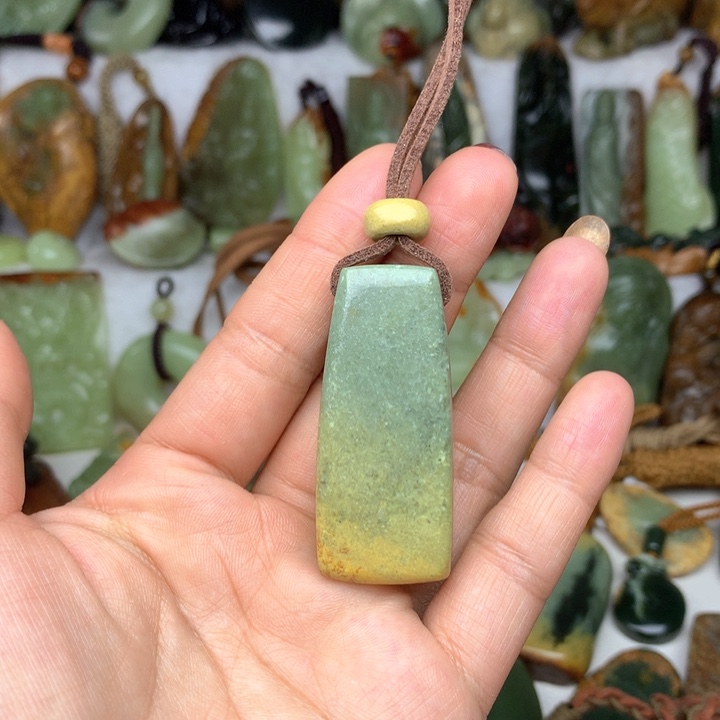 岫岩河磨玉（透闪石质玉）挂件未镶嵌