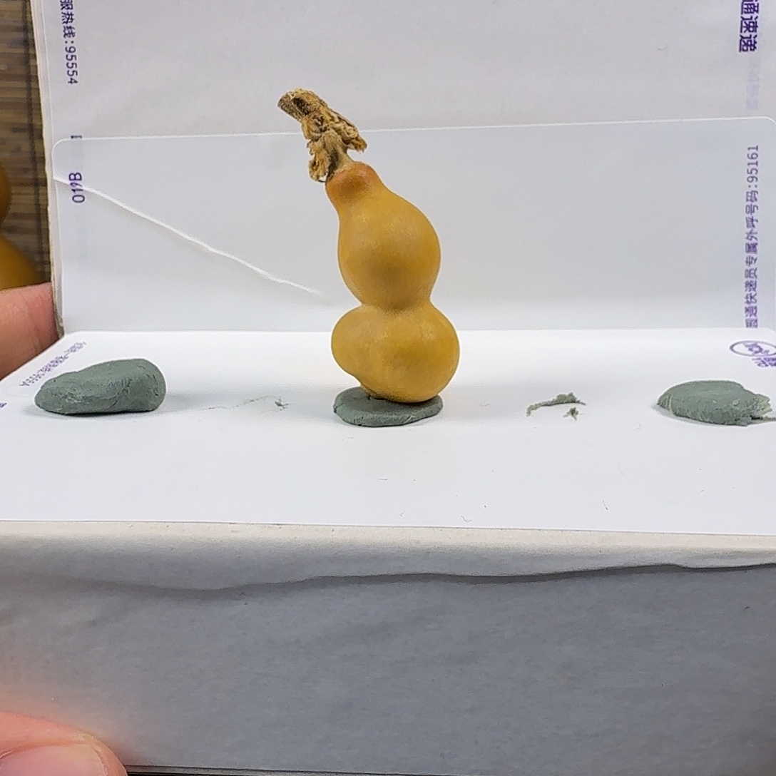 文玩葫芦草里金异形财包，高度3.1，不退换