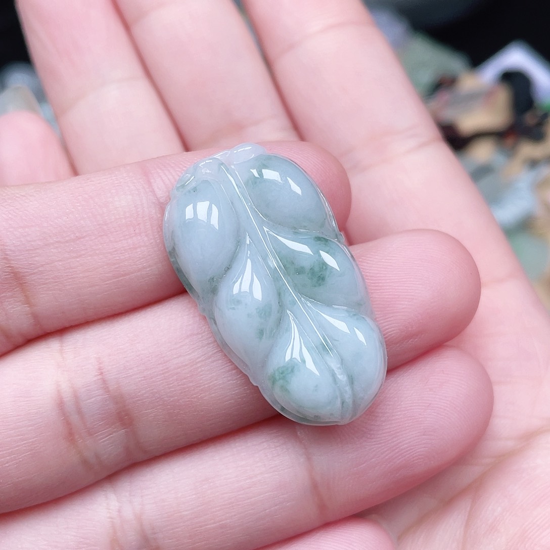 翡翠颈饰未镶嵌叶子