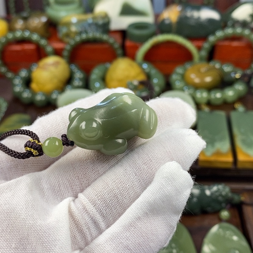 【闪购商品】岫岩老玉（透闪石质玉）颈饰未镶嵌