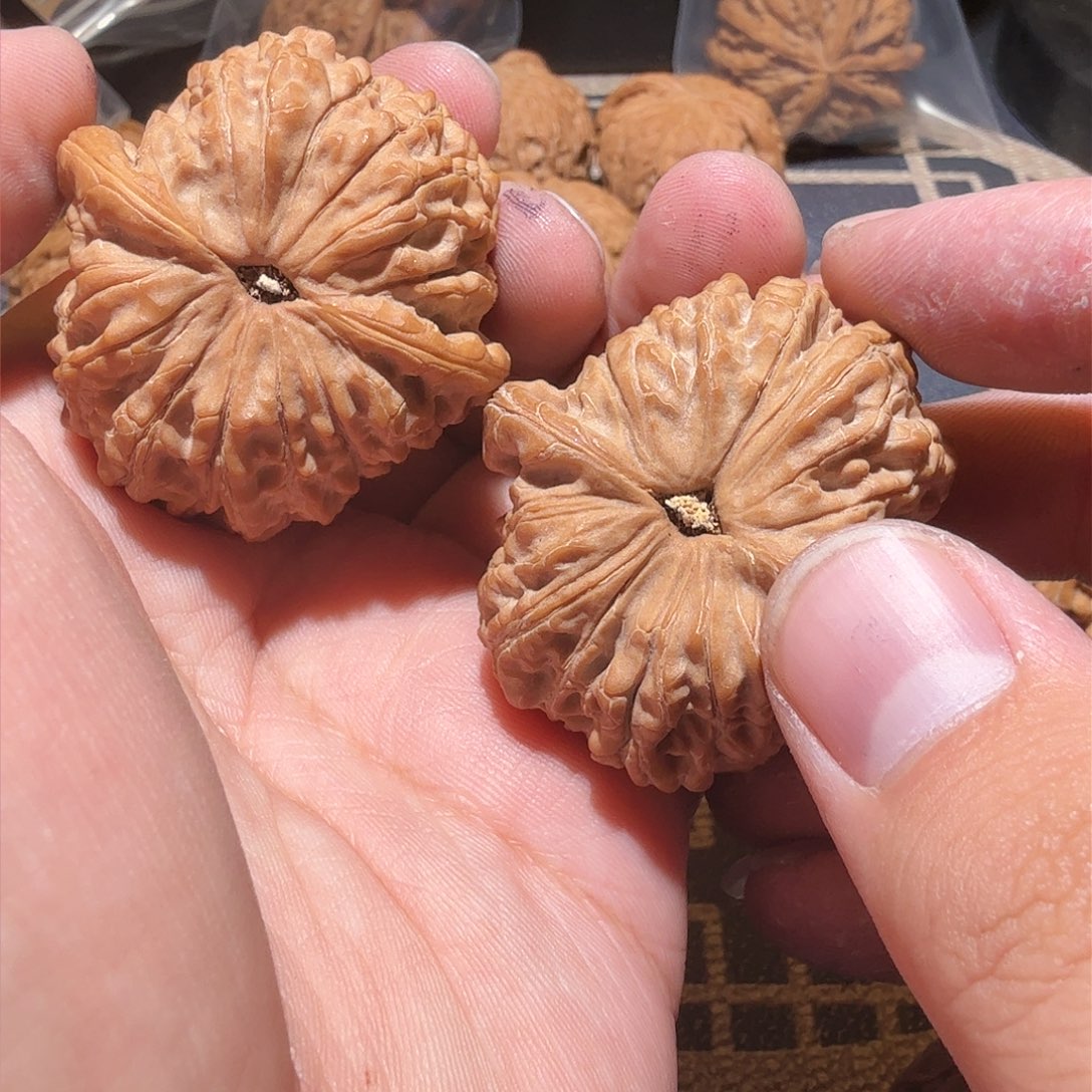 文玩核桃把件血麒麟
