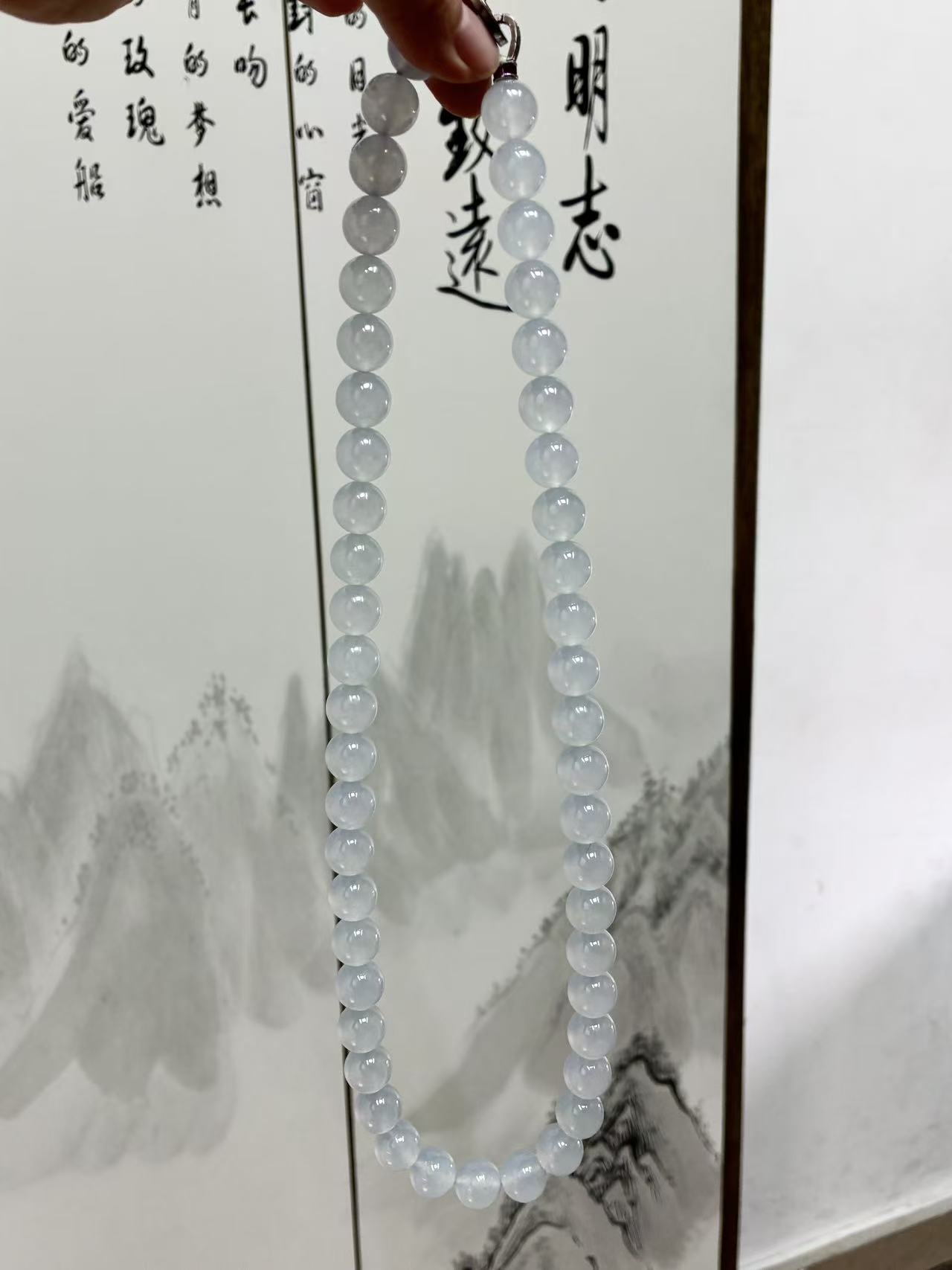 天然a货缅甸翡翠自然光尺寸48粒.最大12.6最小12.3玻璃种珠子项链