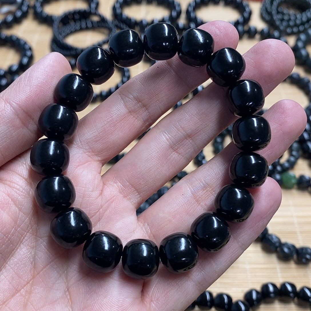 發***。和田玉未镶嵌手链