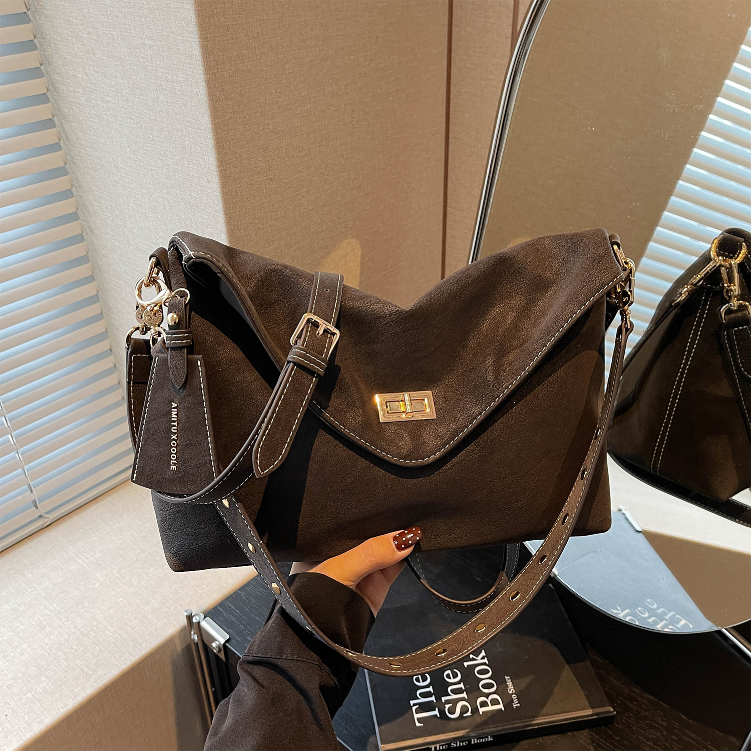 艾米兔女包今年新款韩版时尚潮流单肩包复古简约通勤斜挎包