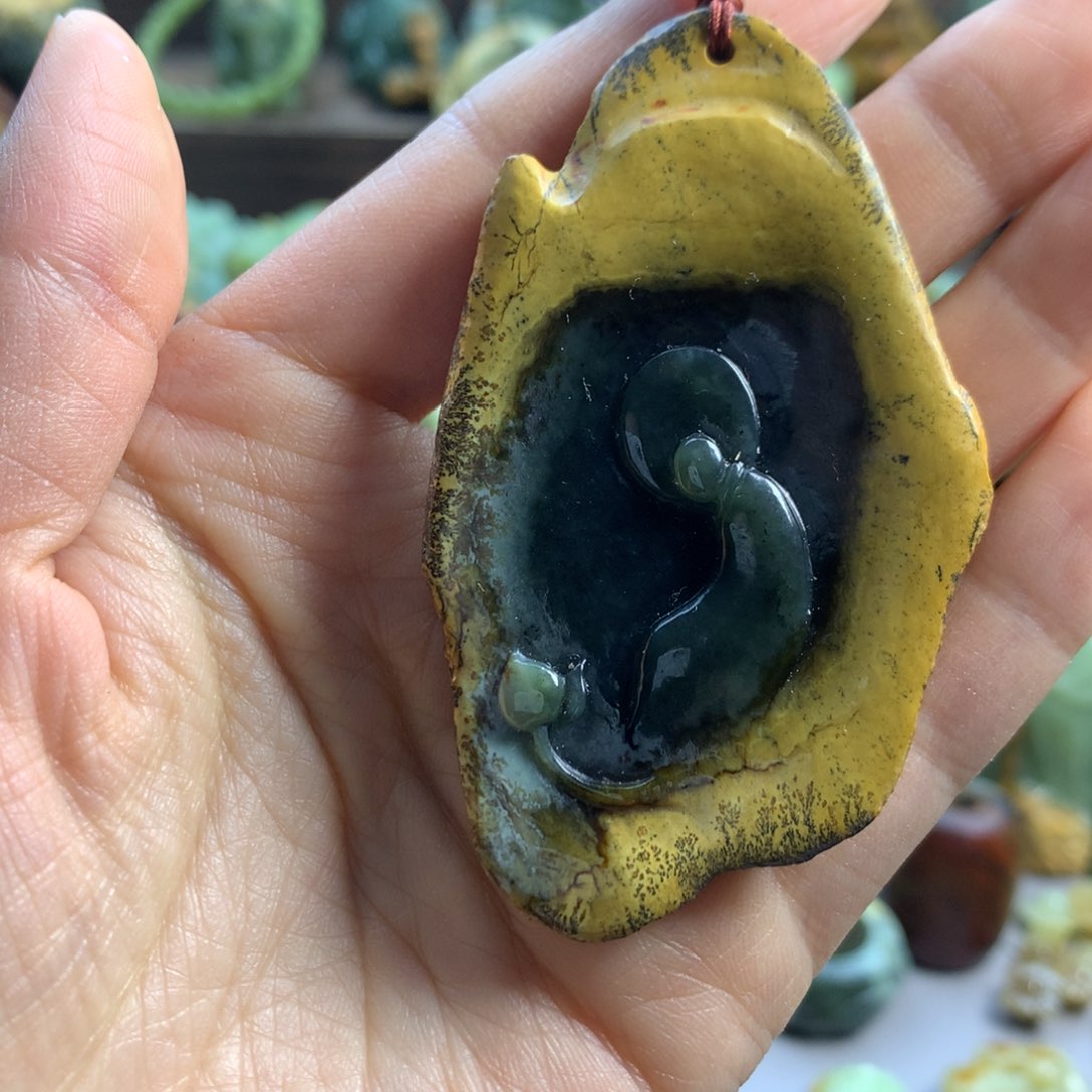 岫岩河磨玉（透闪石质玉）挂件未镶嵌胡***?