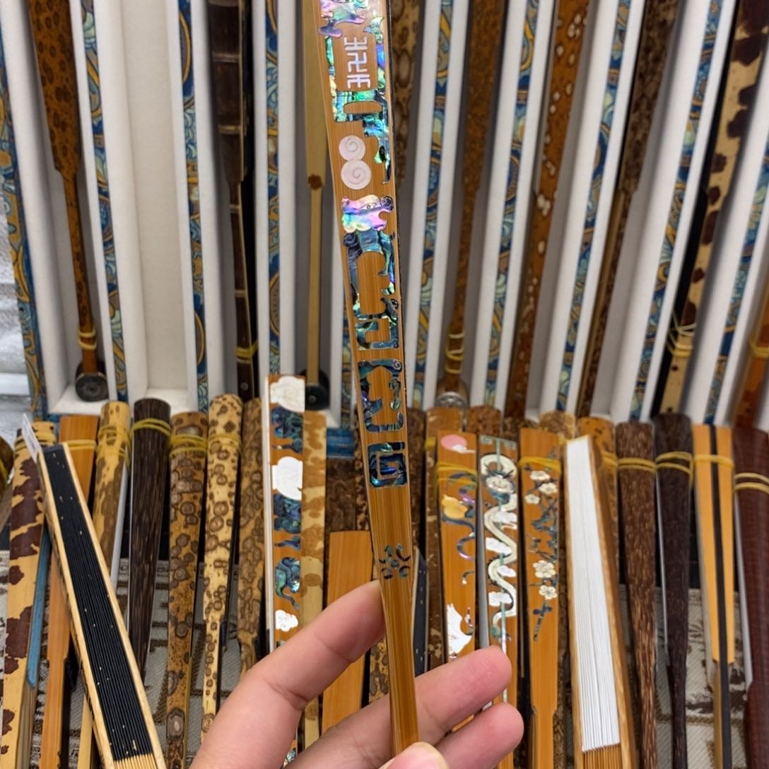 扇子为****m路路路路路路据咯哦里咯哦