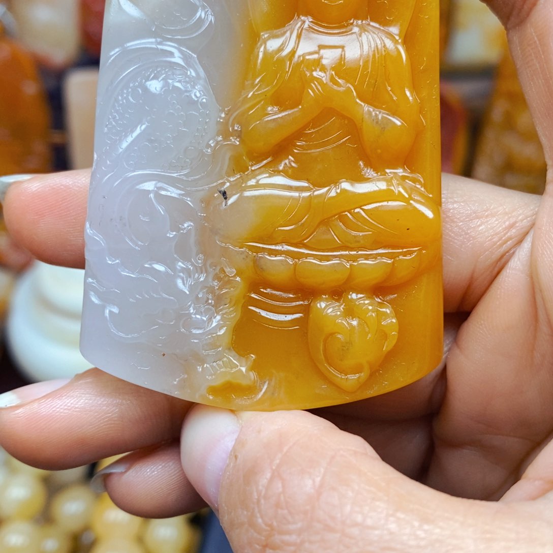 石英质玉（黄龙玉）颈饰未镶嵌